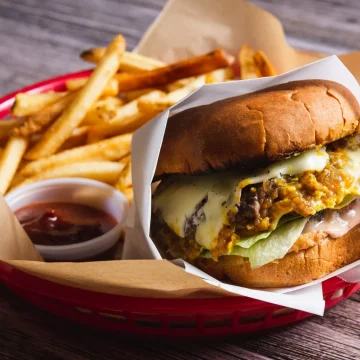 20210607-INNOUTBURGERS-JANJIGIAN-seriouseats-23-b2b8a505ff414272aab71590a8985b85